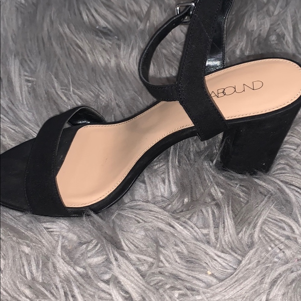 High Heels - Picture 4 of 4